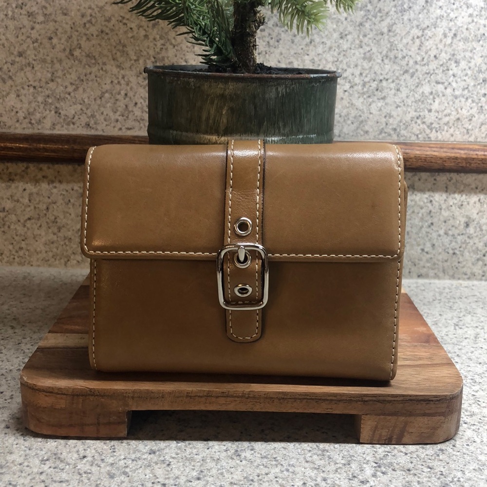 🎁 EUC ‼️ SALE ‼️ACCEPTING OFFERS!!! COACH WALLET